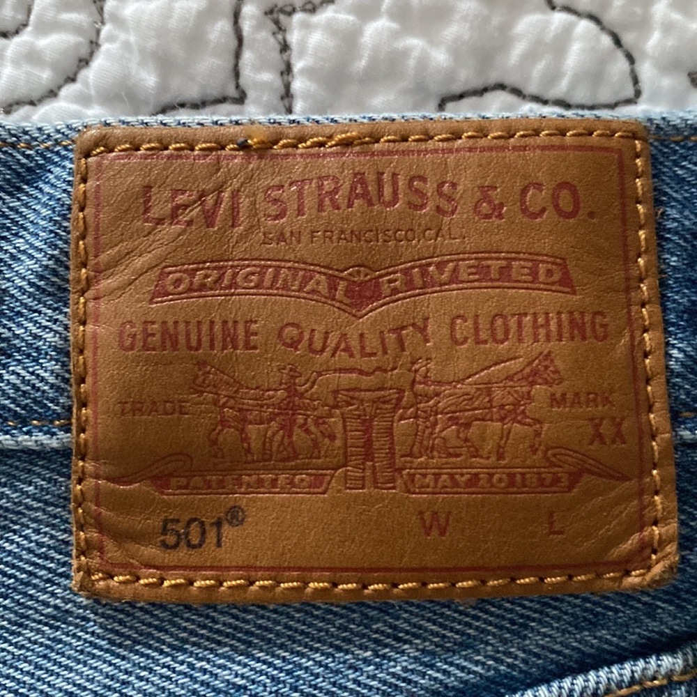 Womens Original Levi’s Shorts - Picture 3 of 5